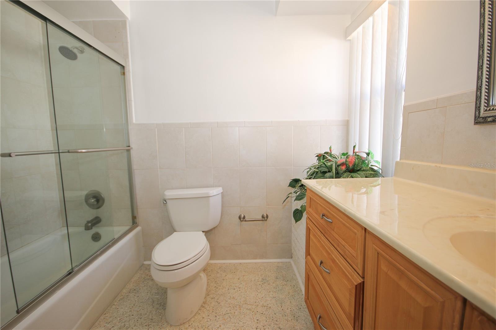 Guest Bathroom with Tub