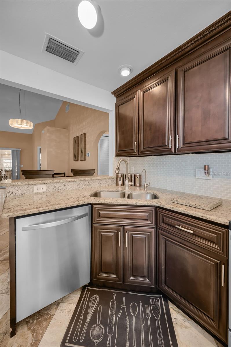 Kitchen with breakfast bar