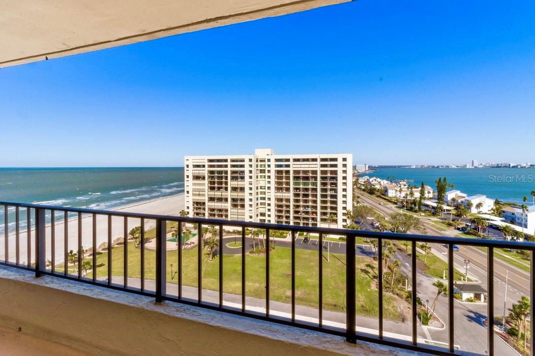 Balcony Views of both Gulf Beach AND the Intracoastal waterway