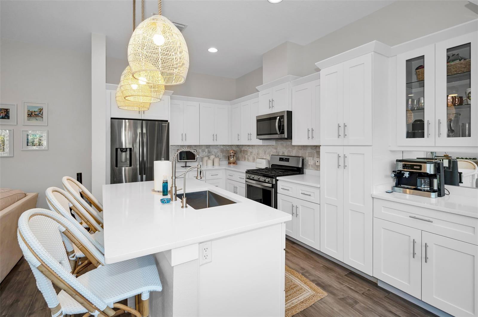 Kitchen Island with breakfast bar seating.