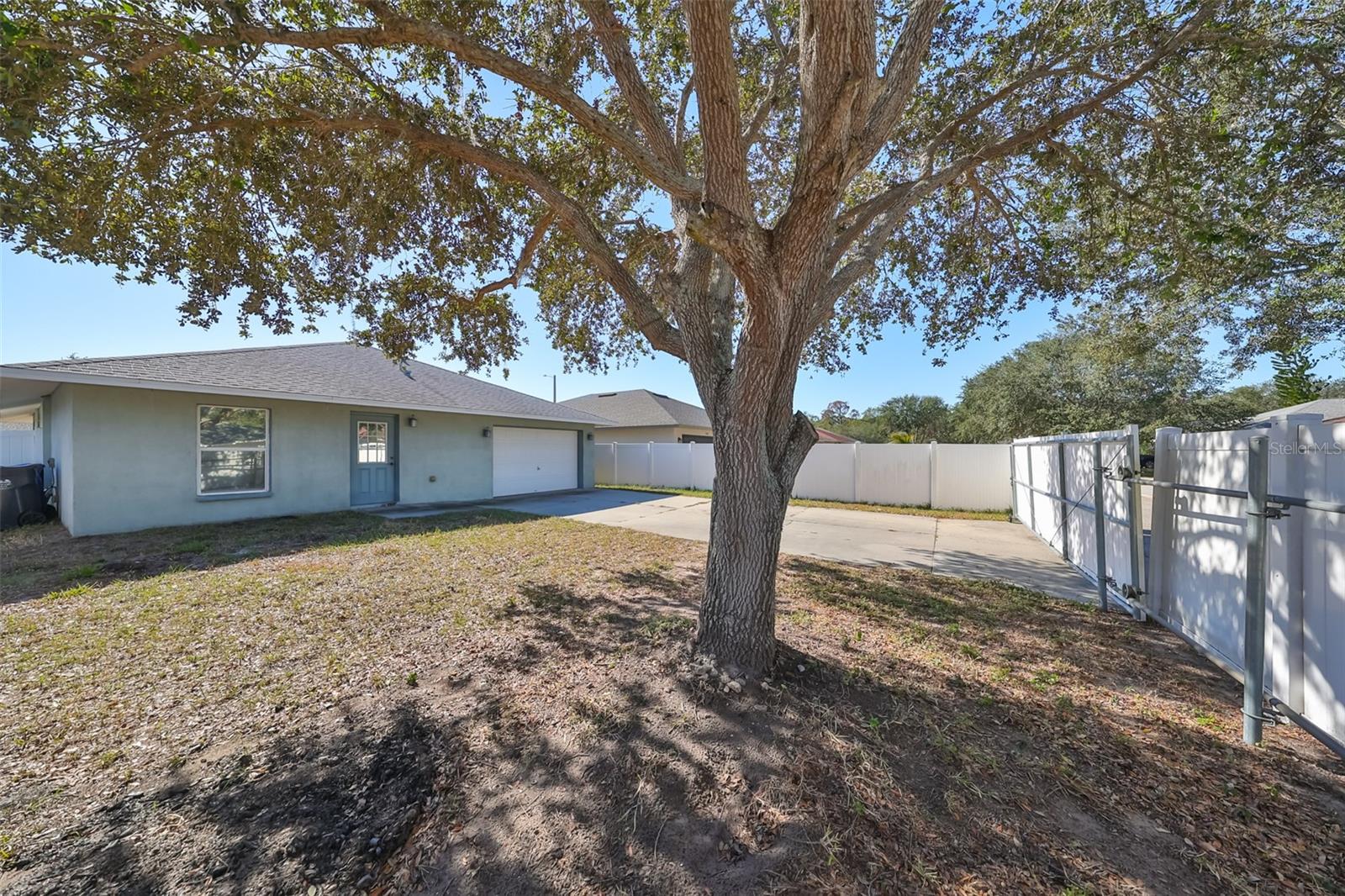 Large Vinyl Fenced Rear Yard