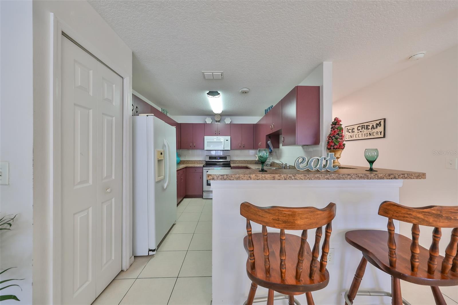 Kitchen Breakfast Bar