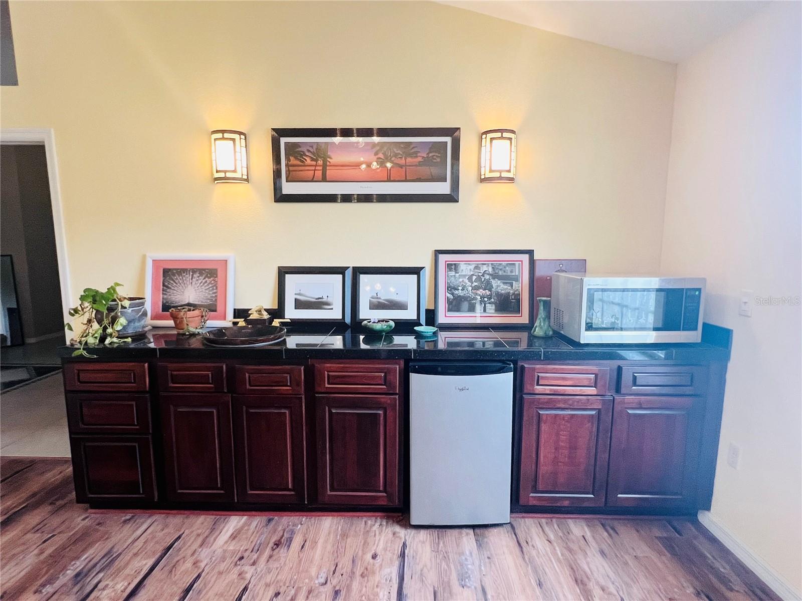 SMALL KITCHENETTE AREA IN SUITE