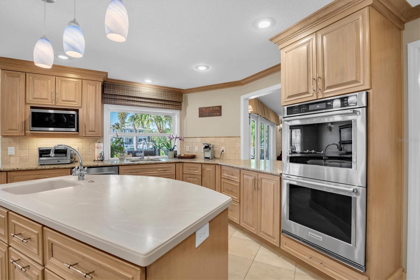 Double Oven and Large island with sink