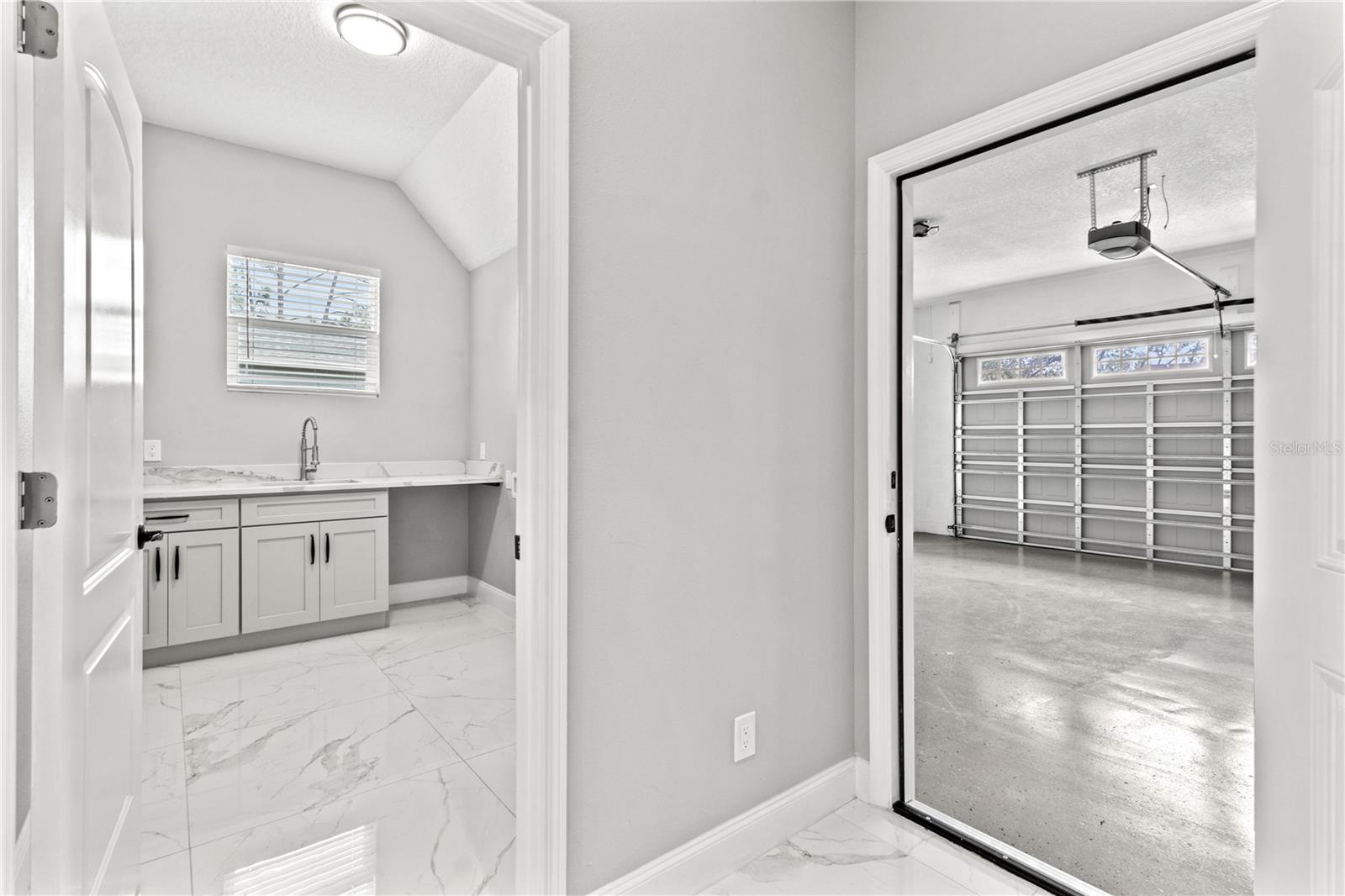 Large laundry room off the kitchen and Garage