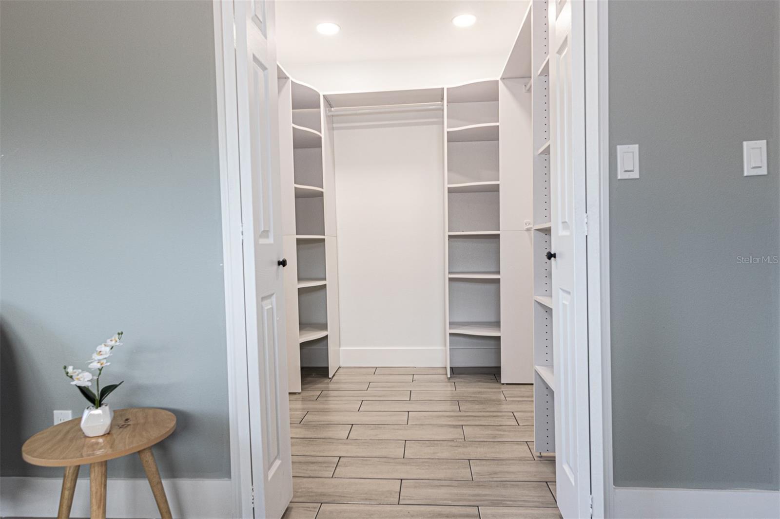 Walk-in Closet