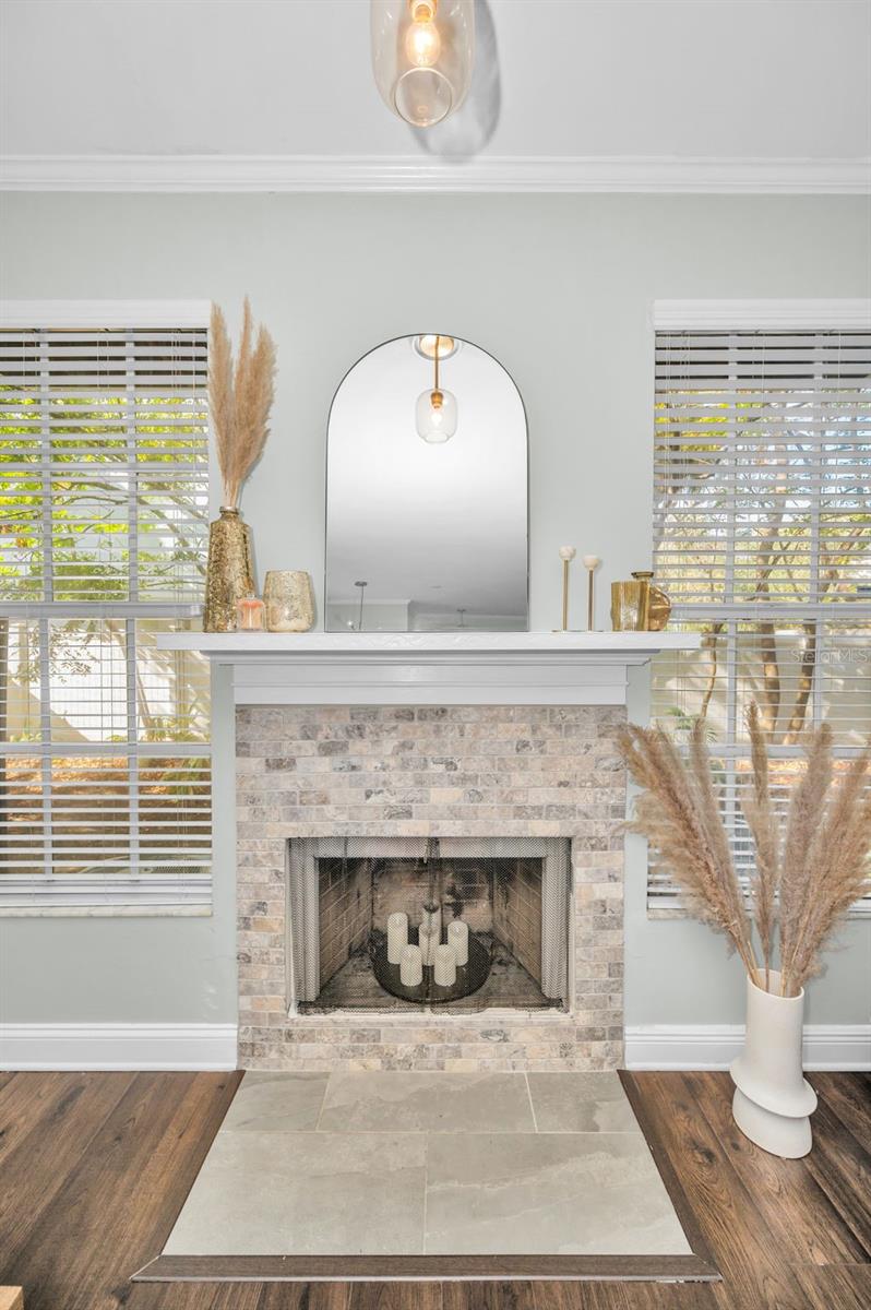 BEAUTIFUL FIREPLACE IN LIVING ROOM