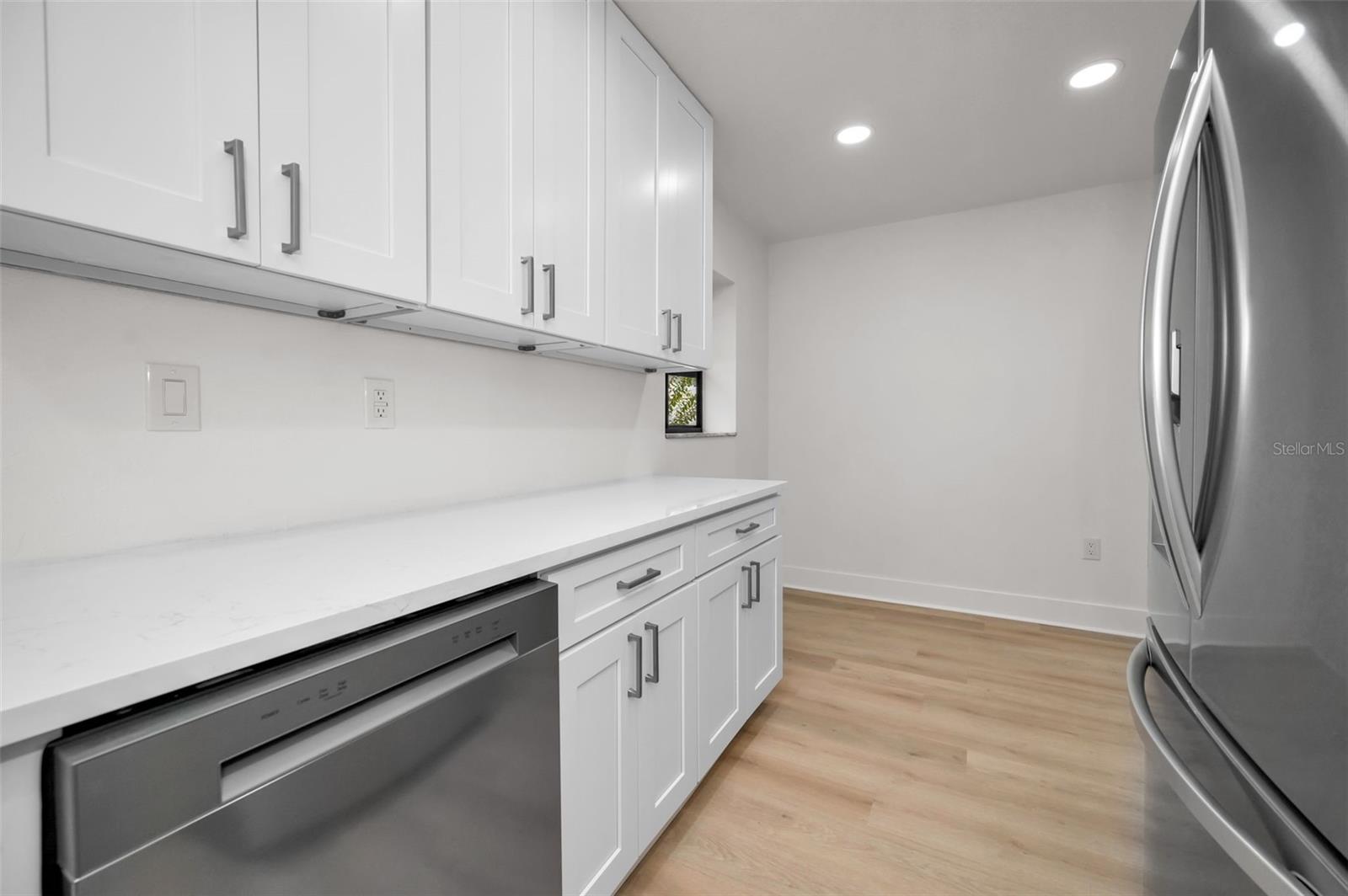 Kitchen With Quartz Countertop