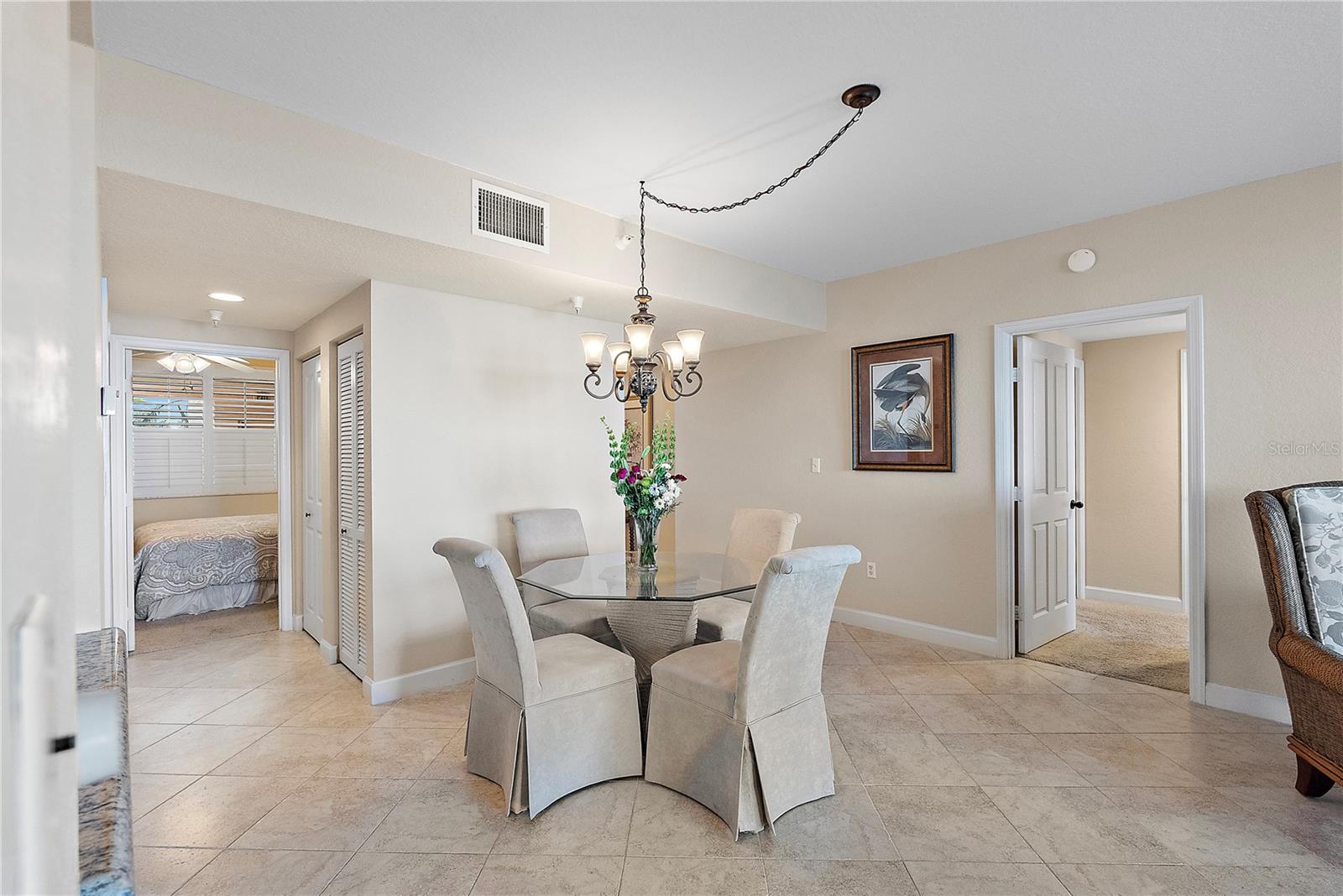 Dining room with plenty of space to extend a table