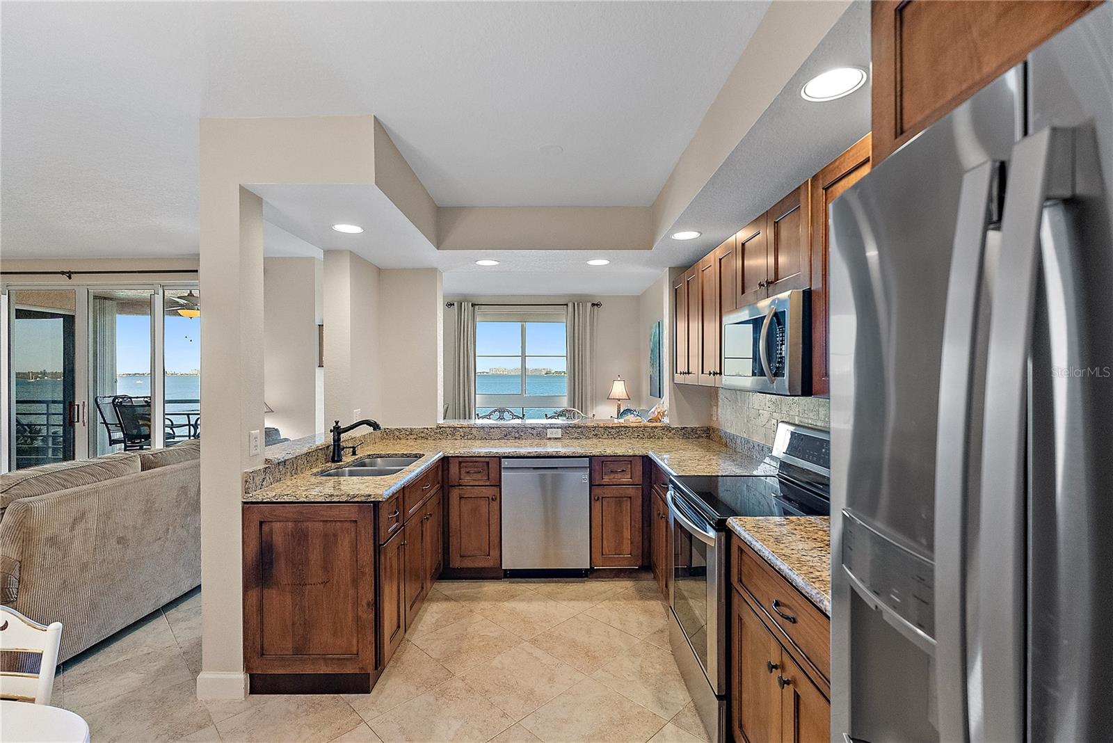 First-class kitchen with granite countertops and stainless steel appliances.