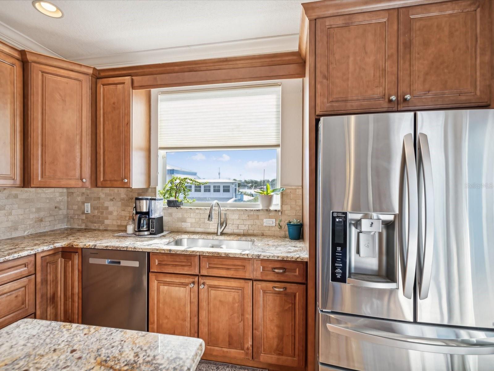 Kitchen - Solid wood and granite