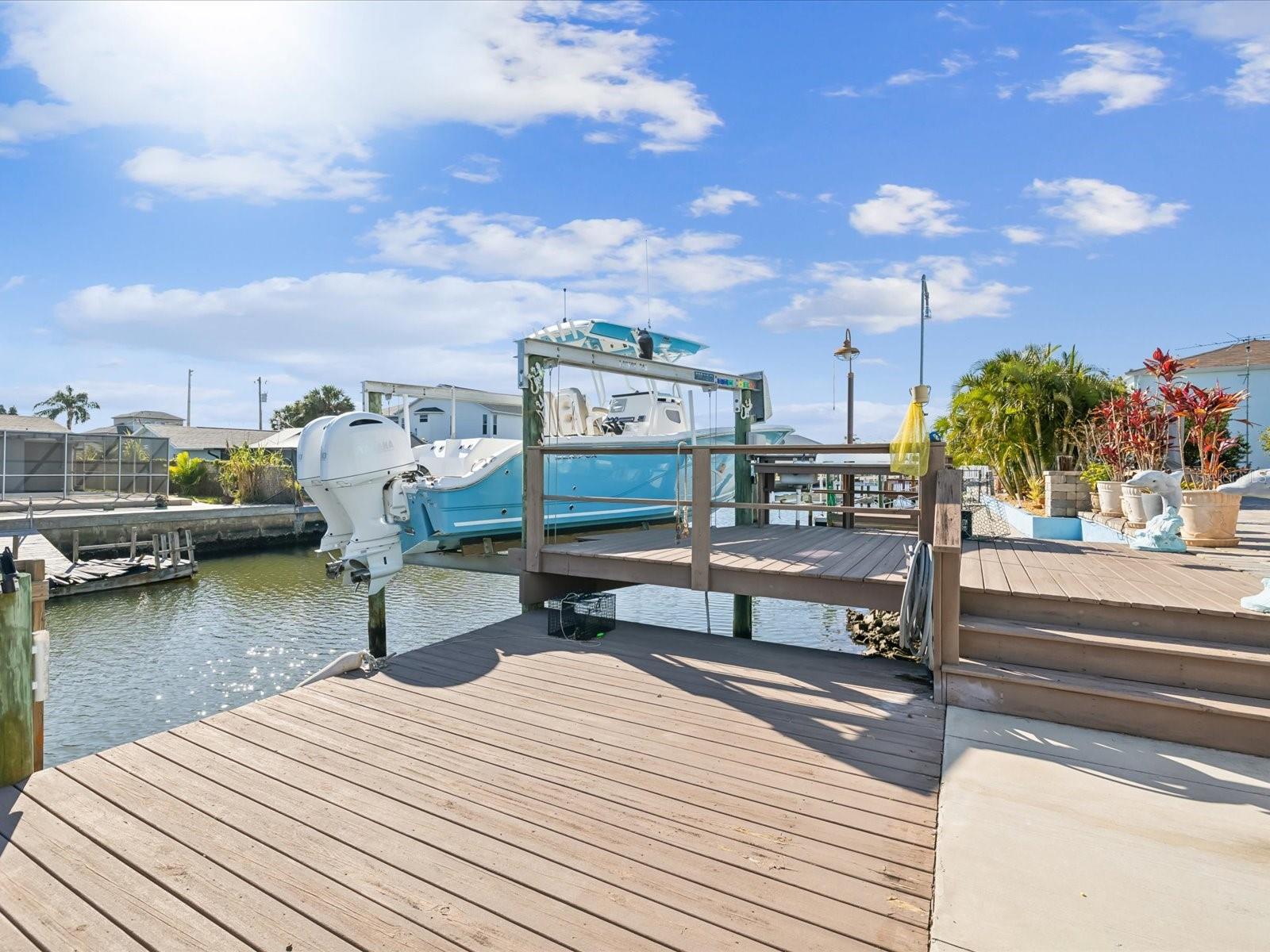 Dock 2 with cleaning station, water, electric lift. Boat not included