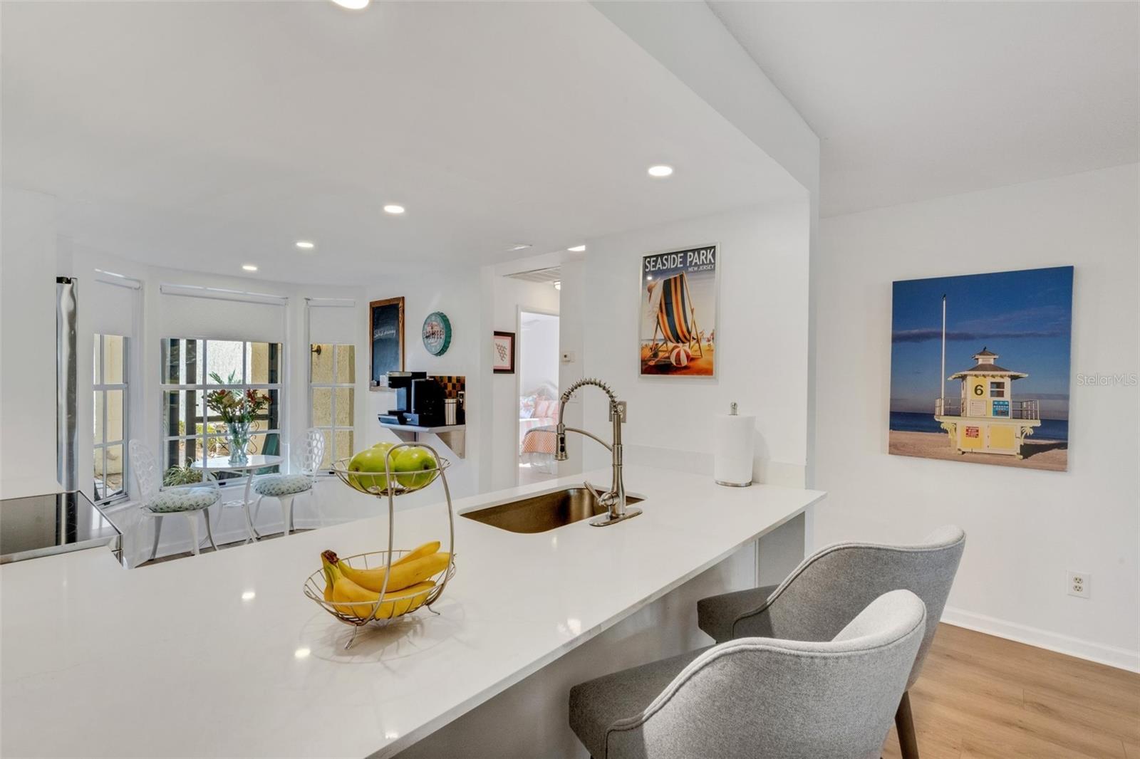 Bay window in kitchen offers a lovely breakfast nook~