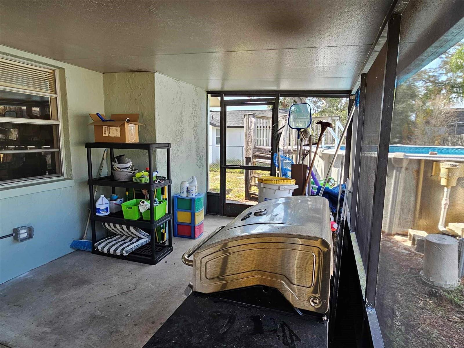 love this screened lanai very private