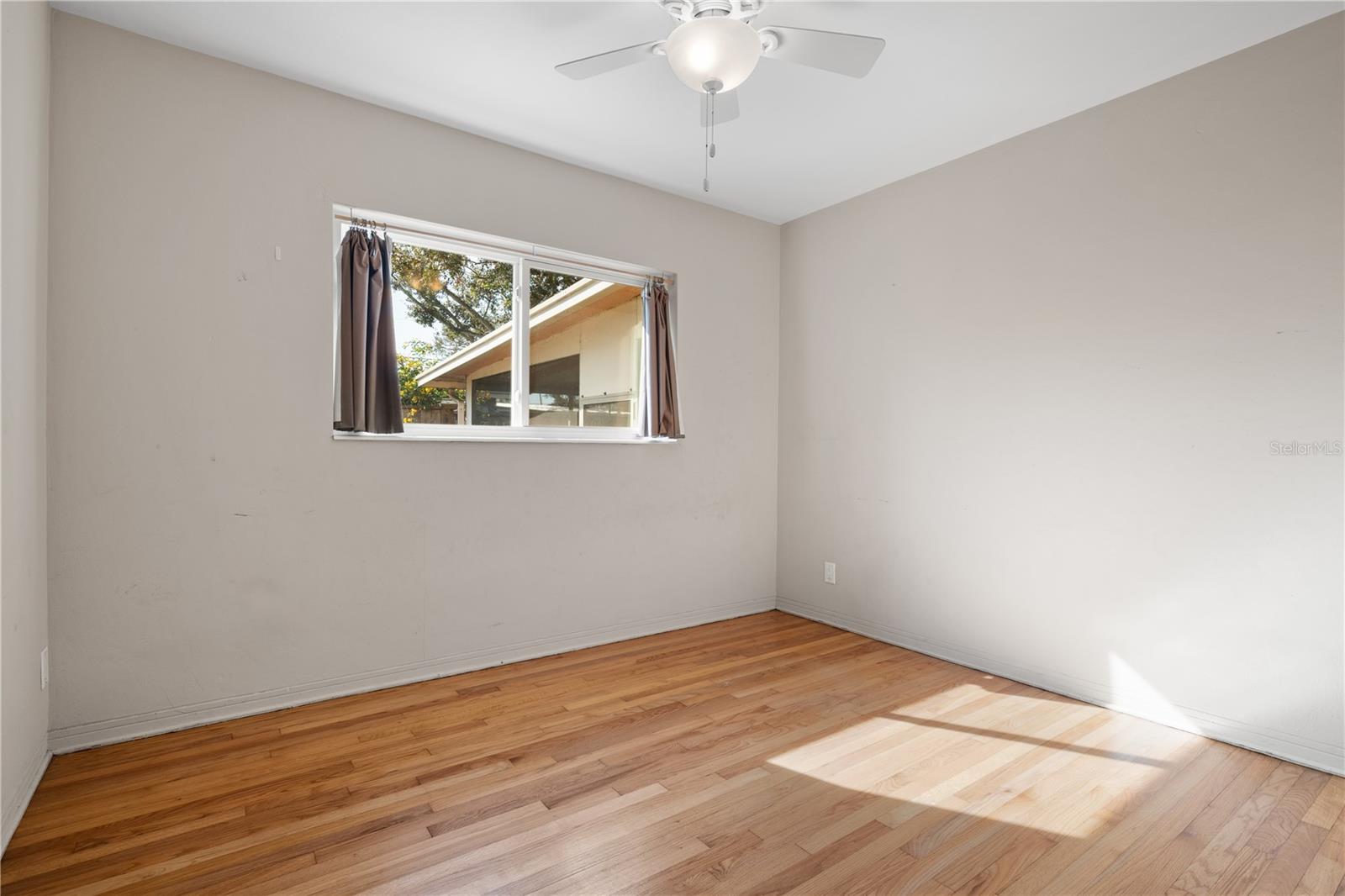 Main house bedroom 2