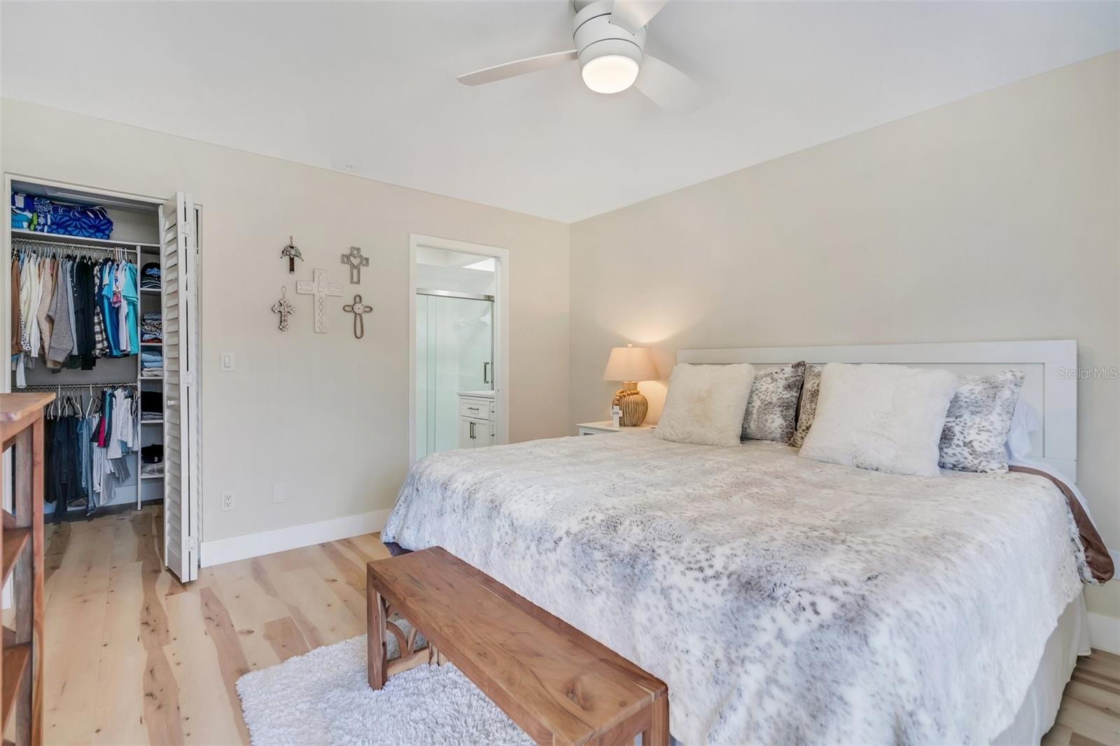 Oversized walk-in closet and beautifully updated en-suite~