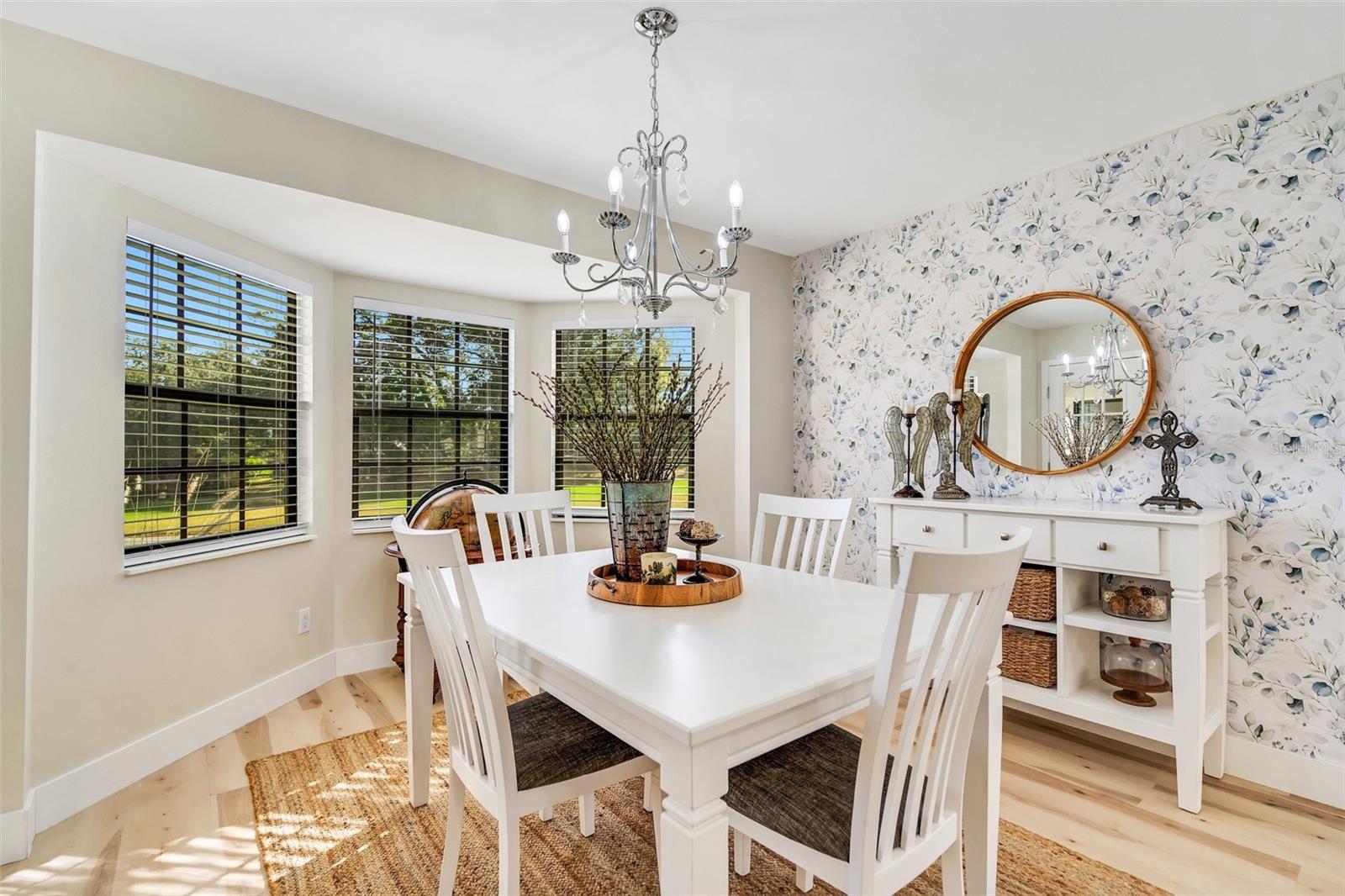 Graceful dining room also with relaxing golf views~