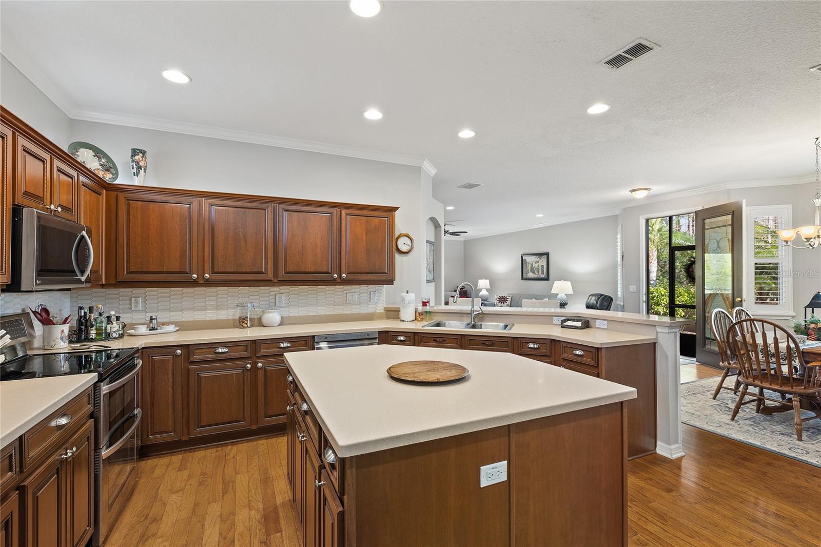 KITCHEN WITH ISLAND