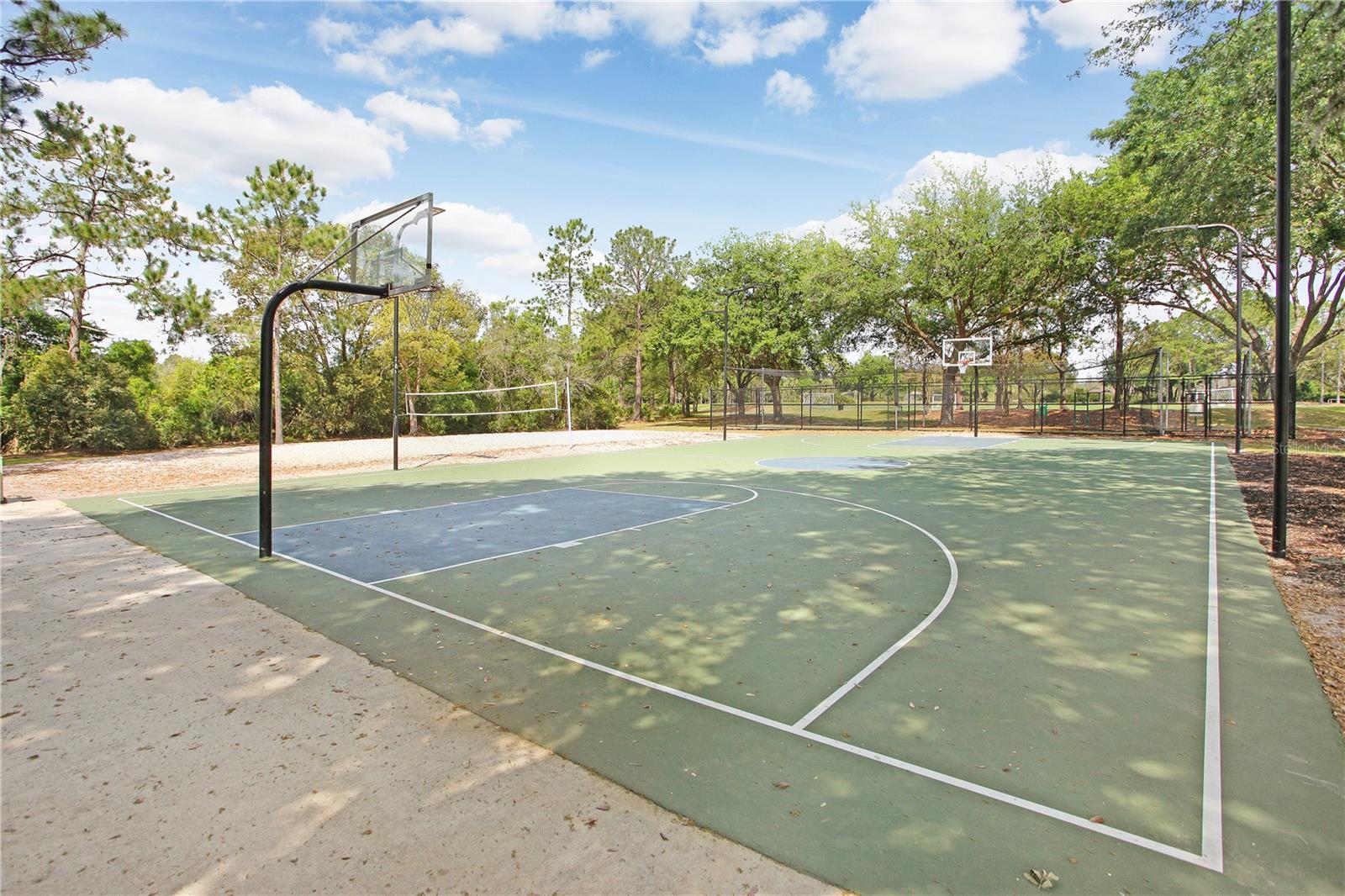 There are tons of amenities in Hunters Green!