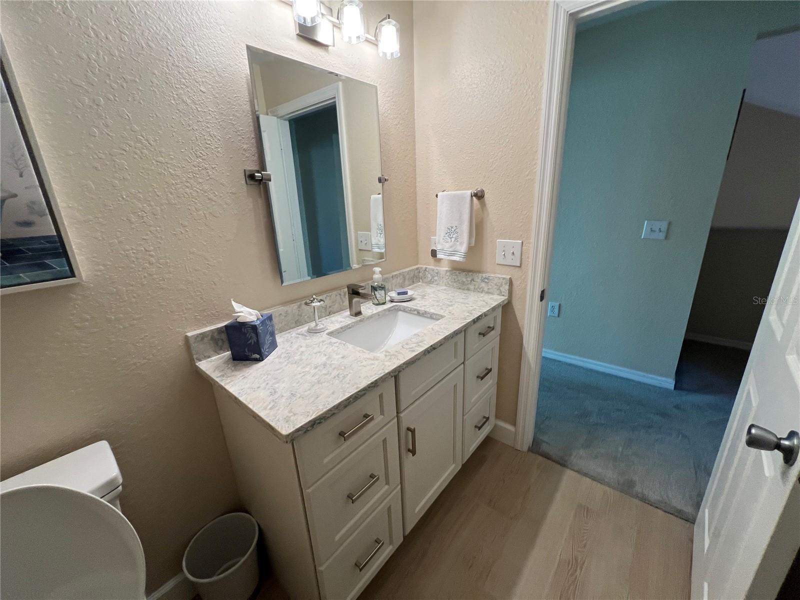 full bathroom in between bedrooms 2-3