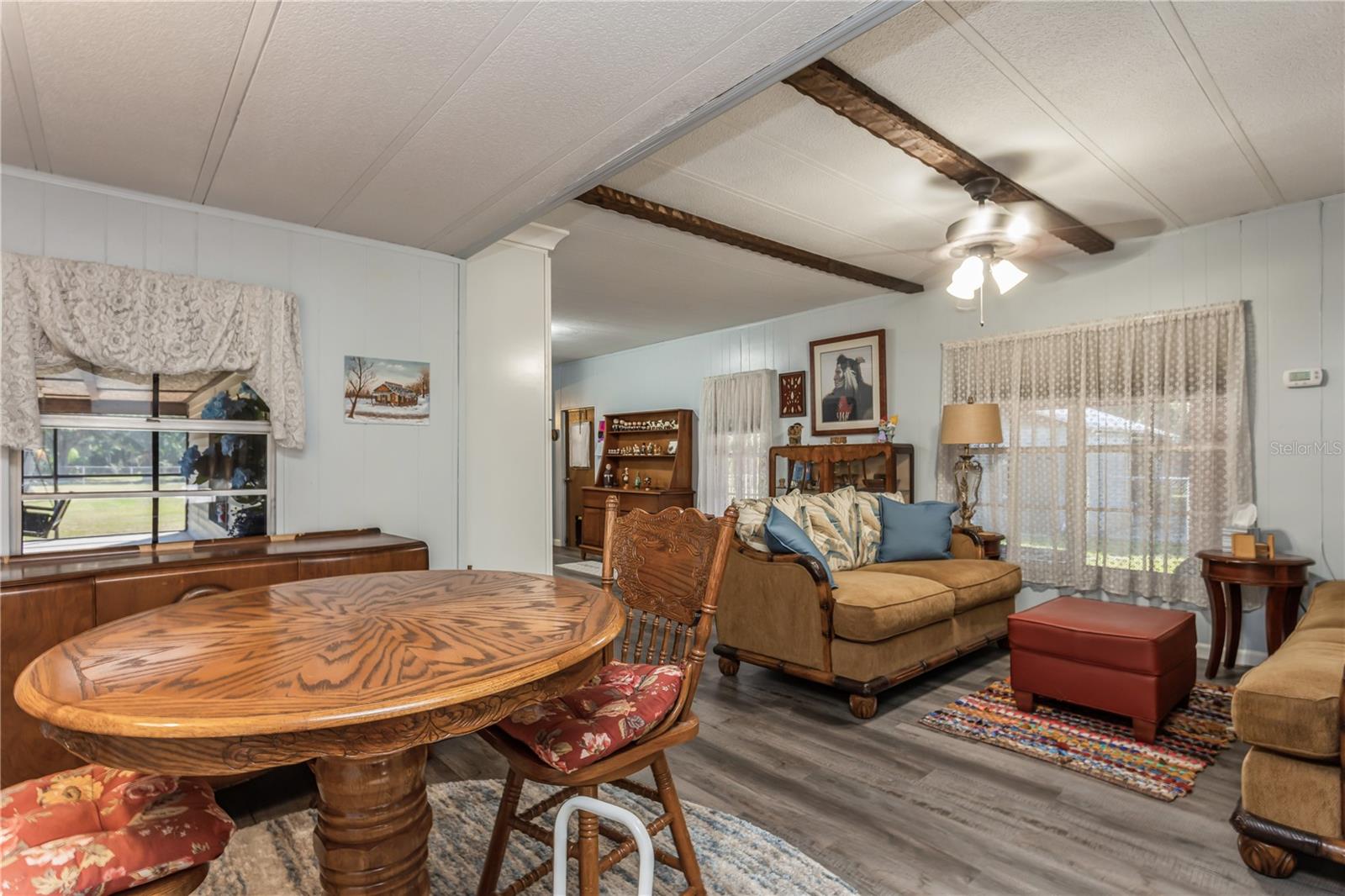 Dining Area/Livingroom