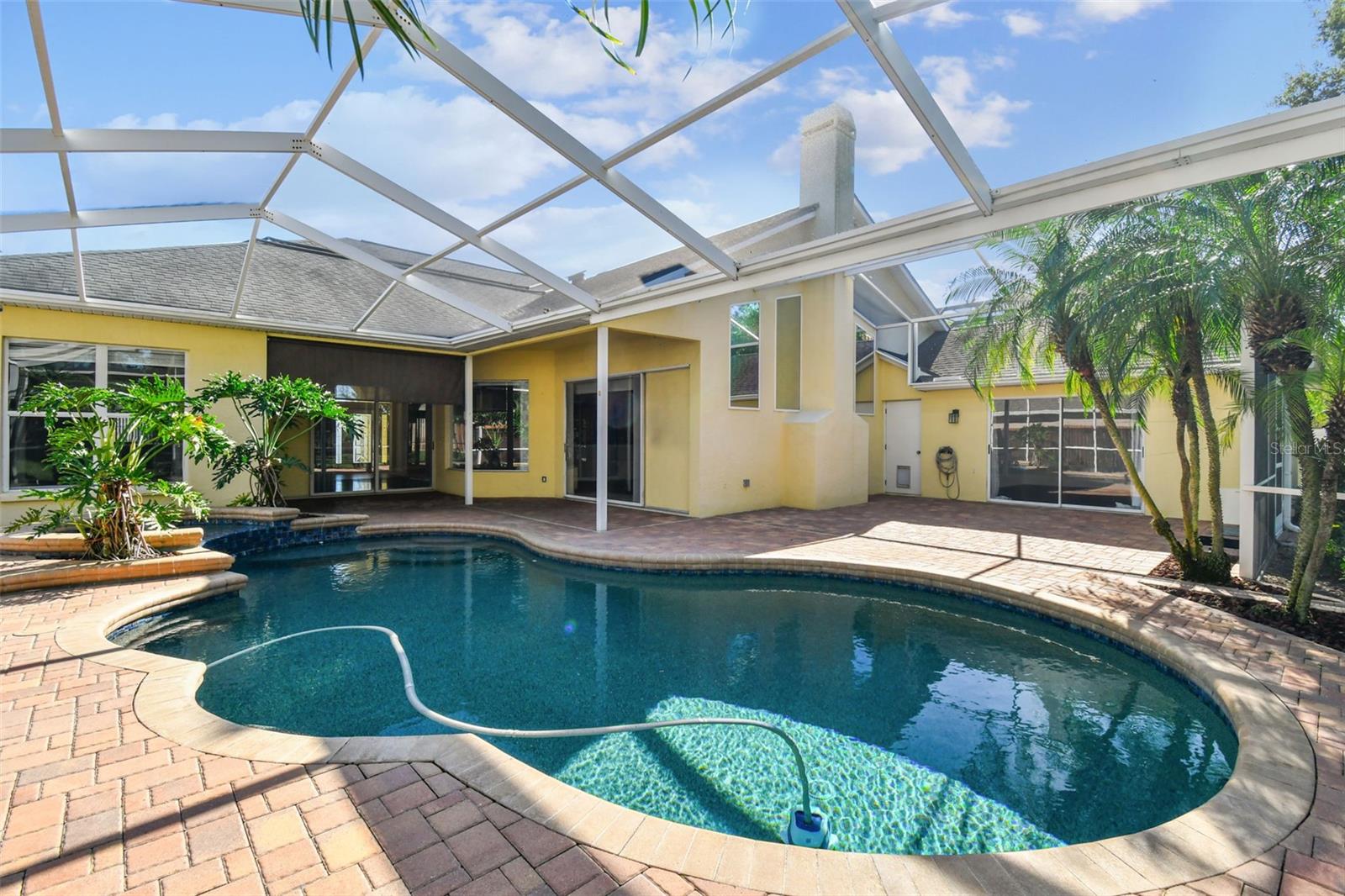 Big, beautiful, sparkling pool!