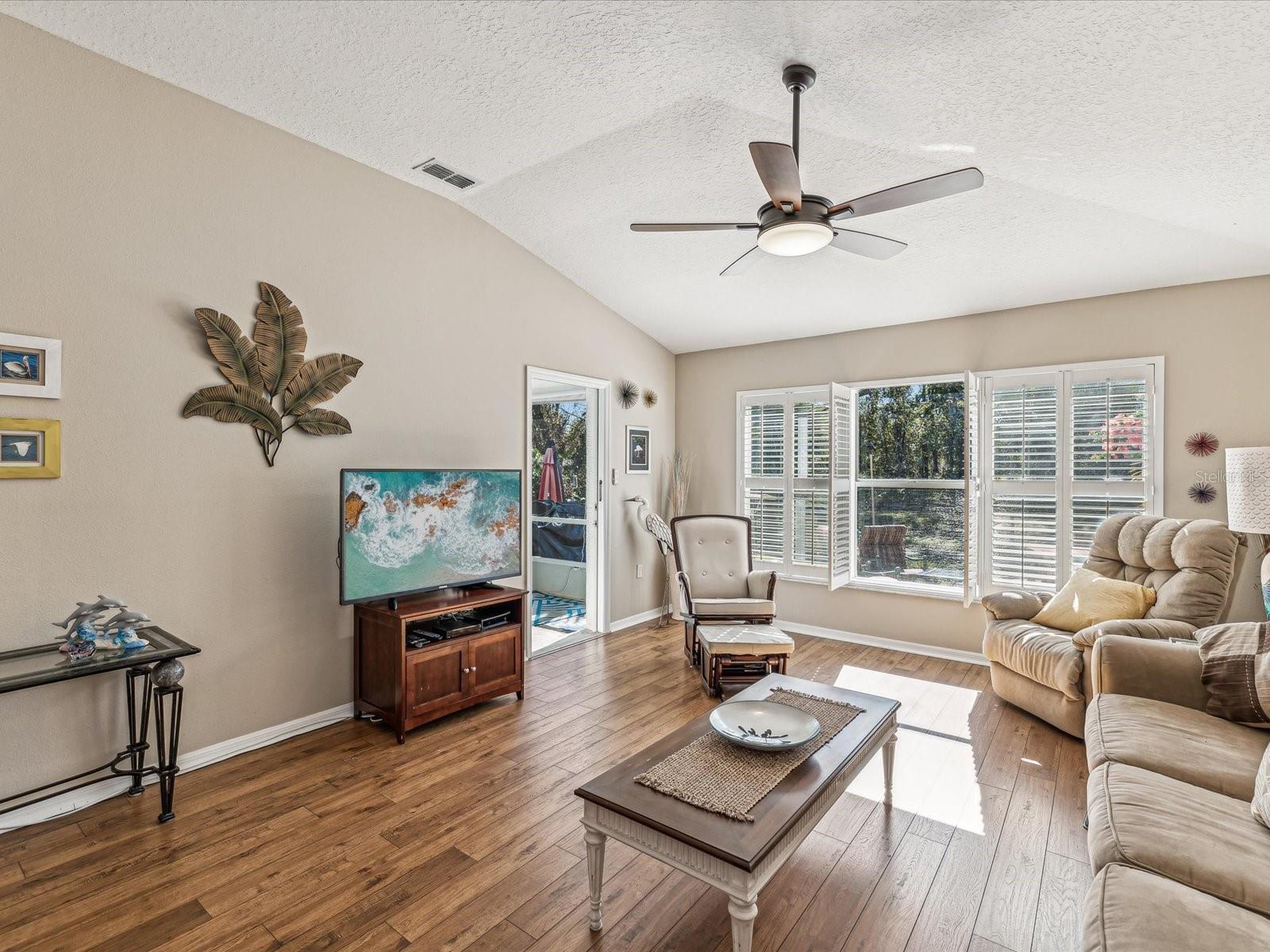 Living room / dining room