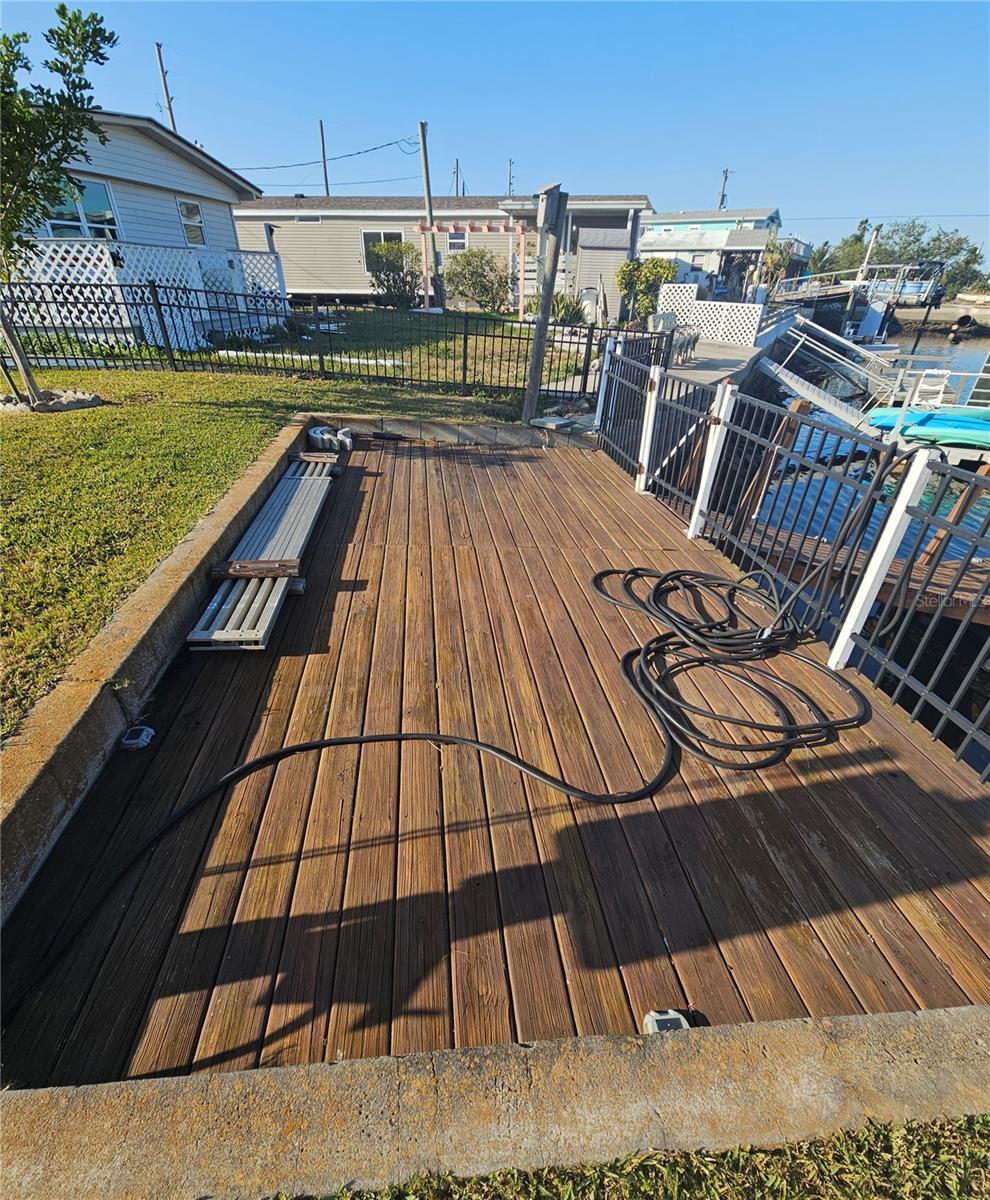 Additional patio at the seawall location