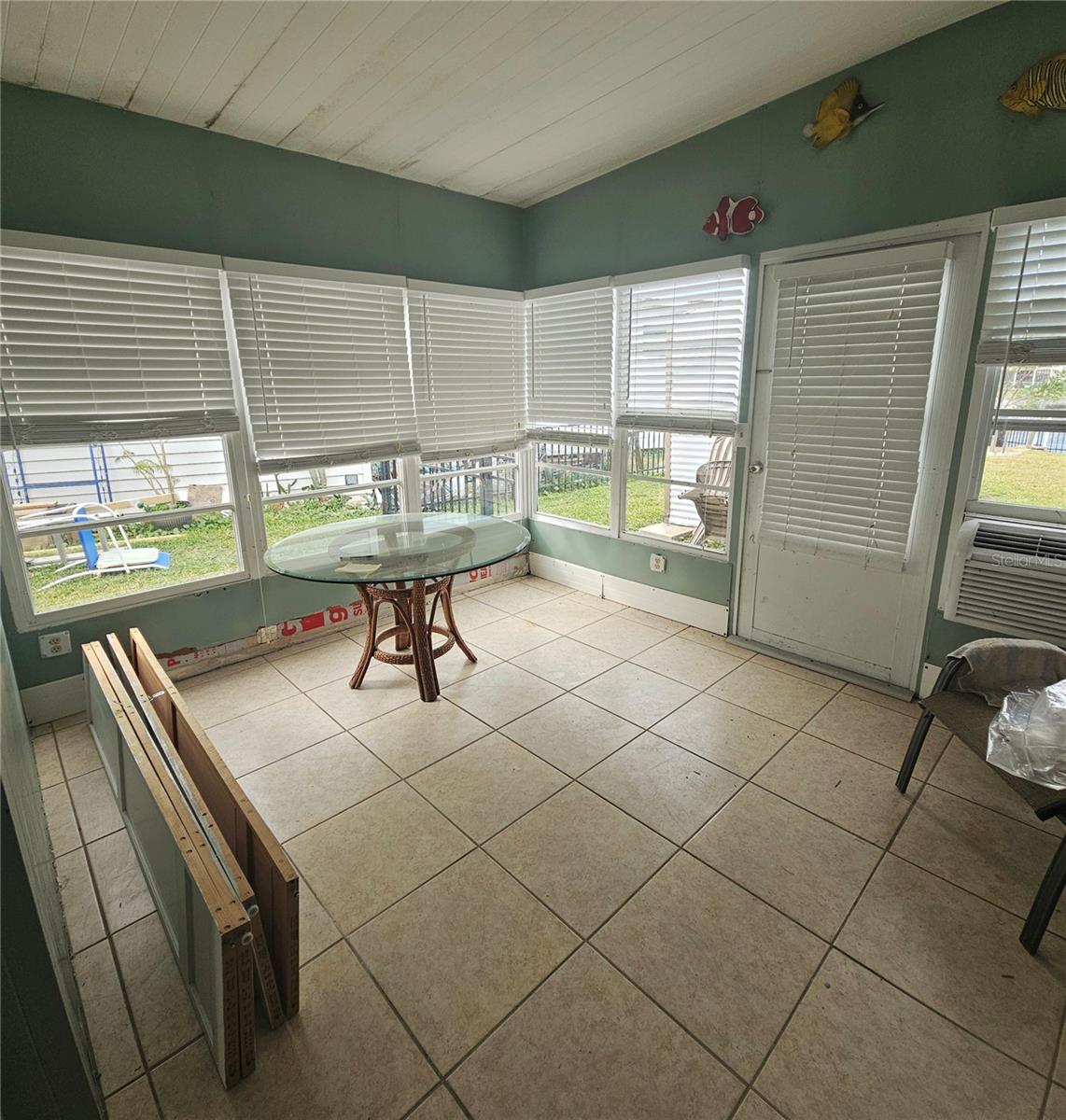 Florida Room. Shed is located in this room that holds the washer & dryer,