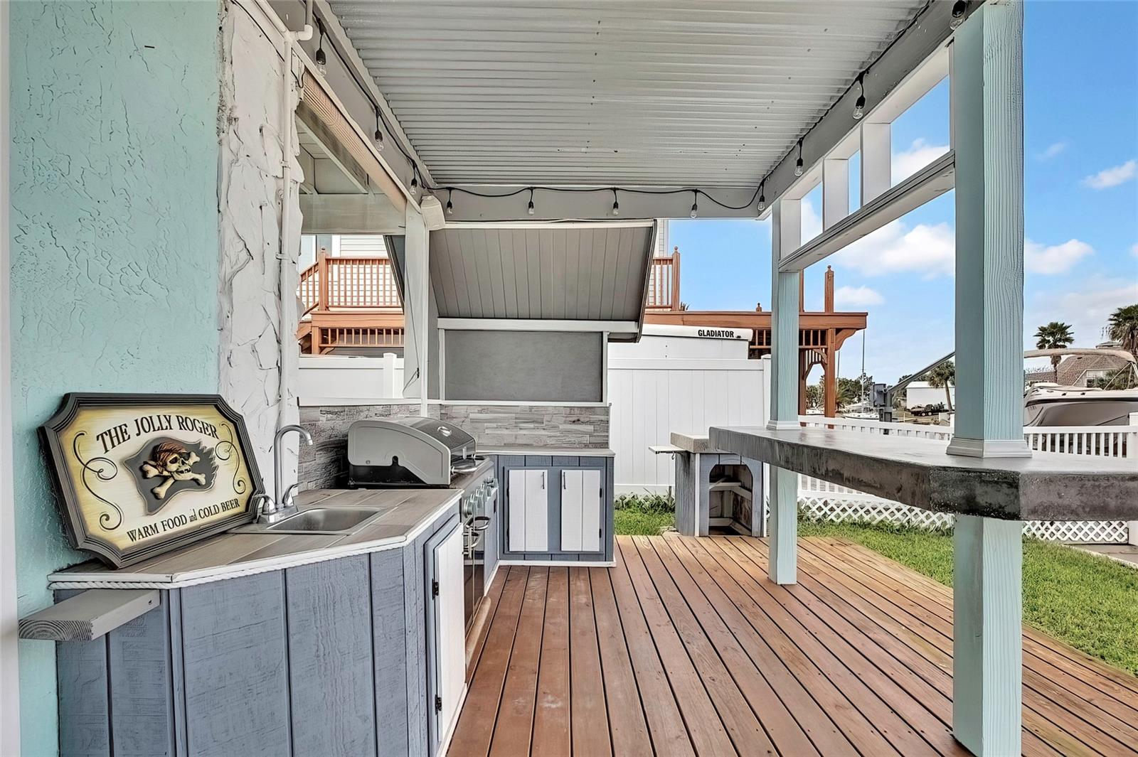 Outdoor Kitchen / Decking