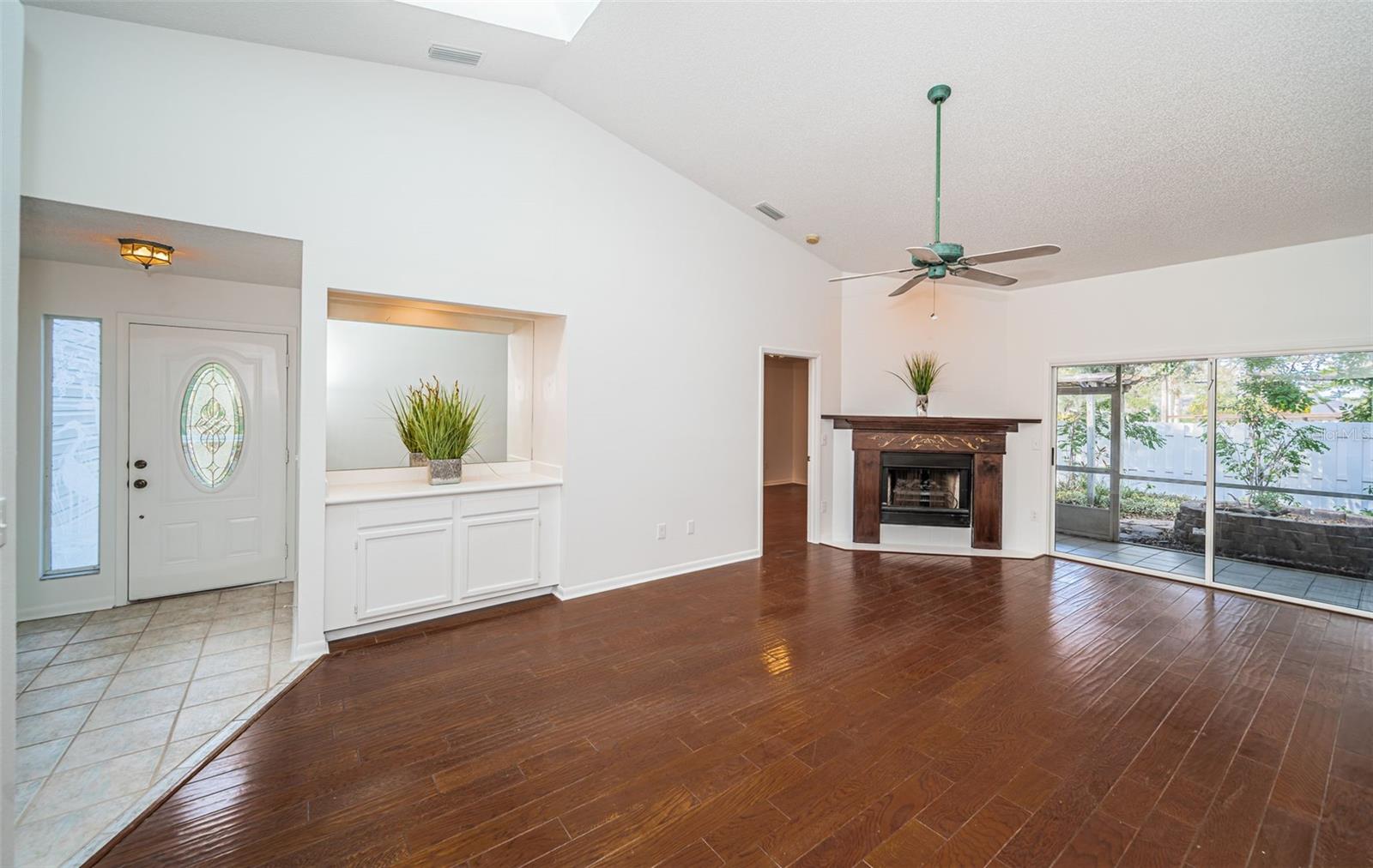 Living Room/Foyer