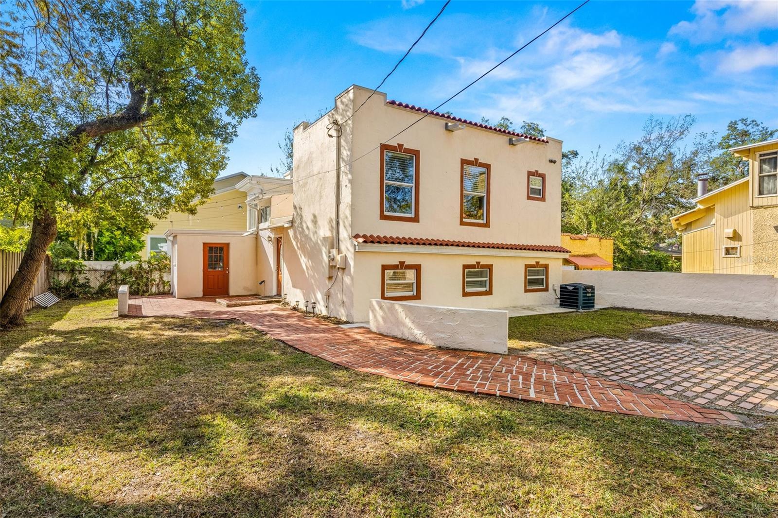 The front yard has ample space.