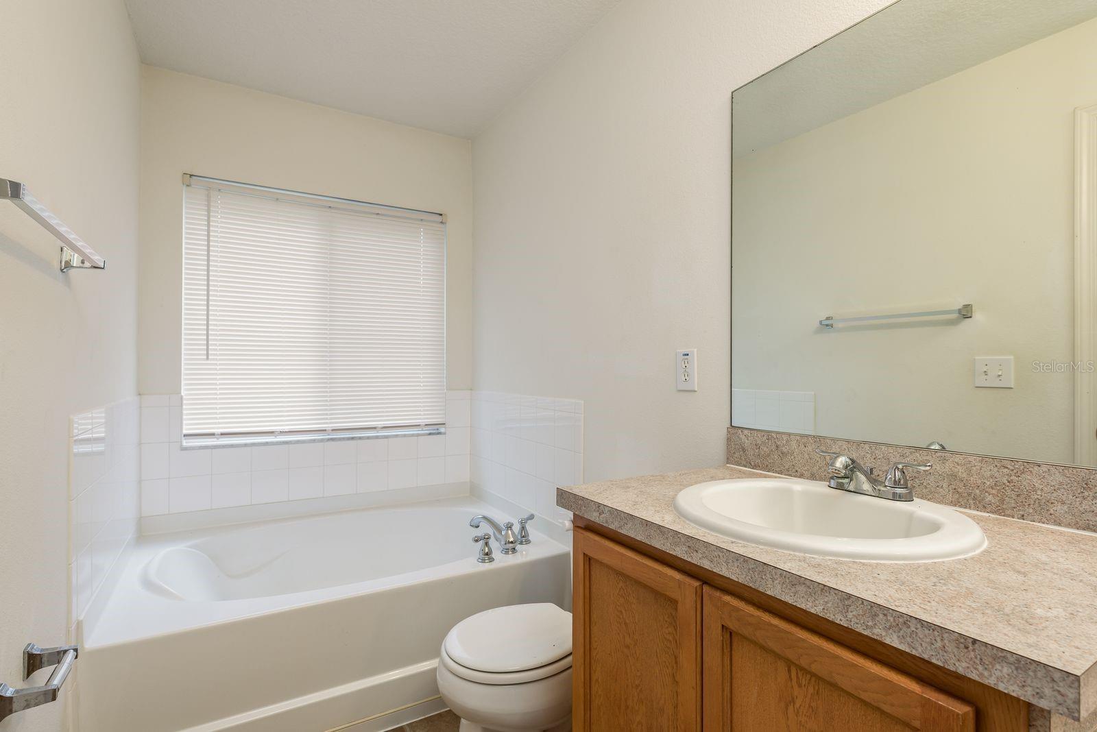 Main Bathroom with Tub