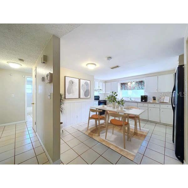 KITCHEN/DINING ROOM COMBO