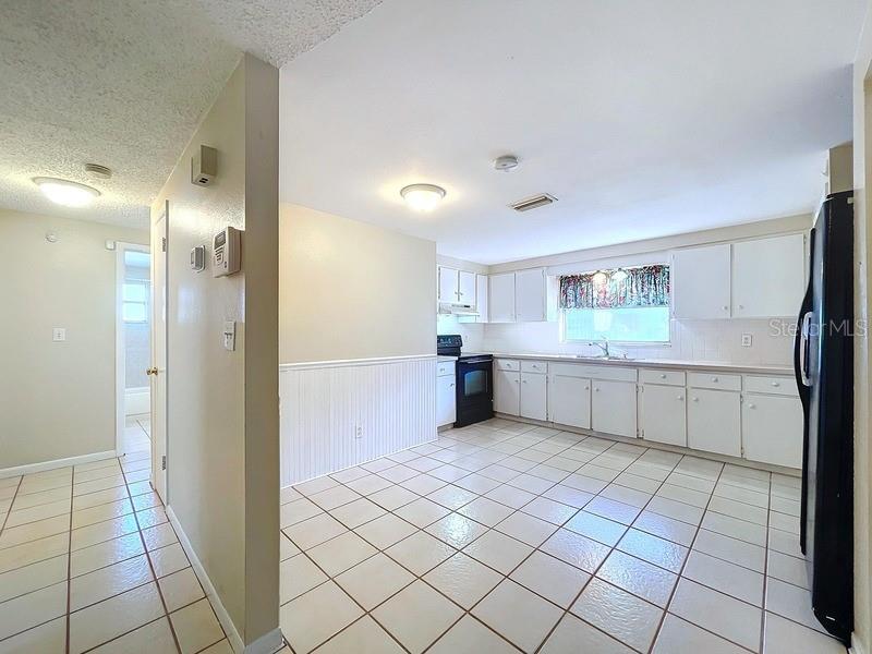 KITCHEN/DINING ROOM COMBO