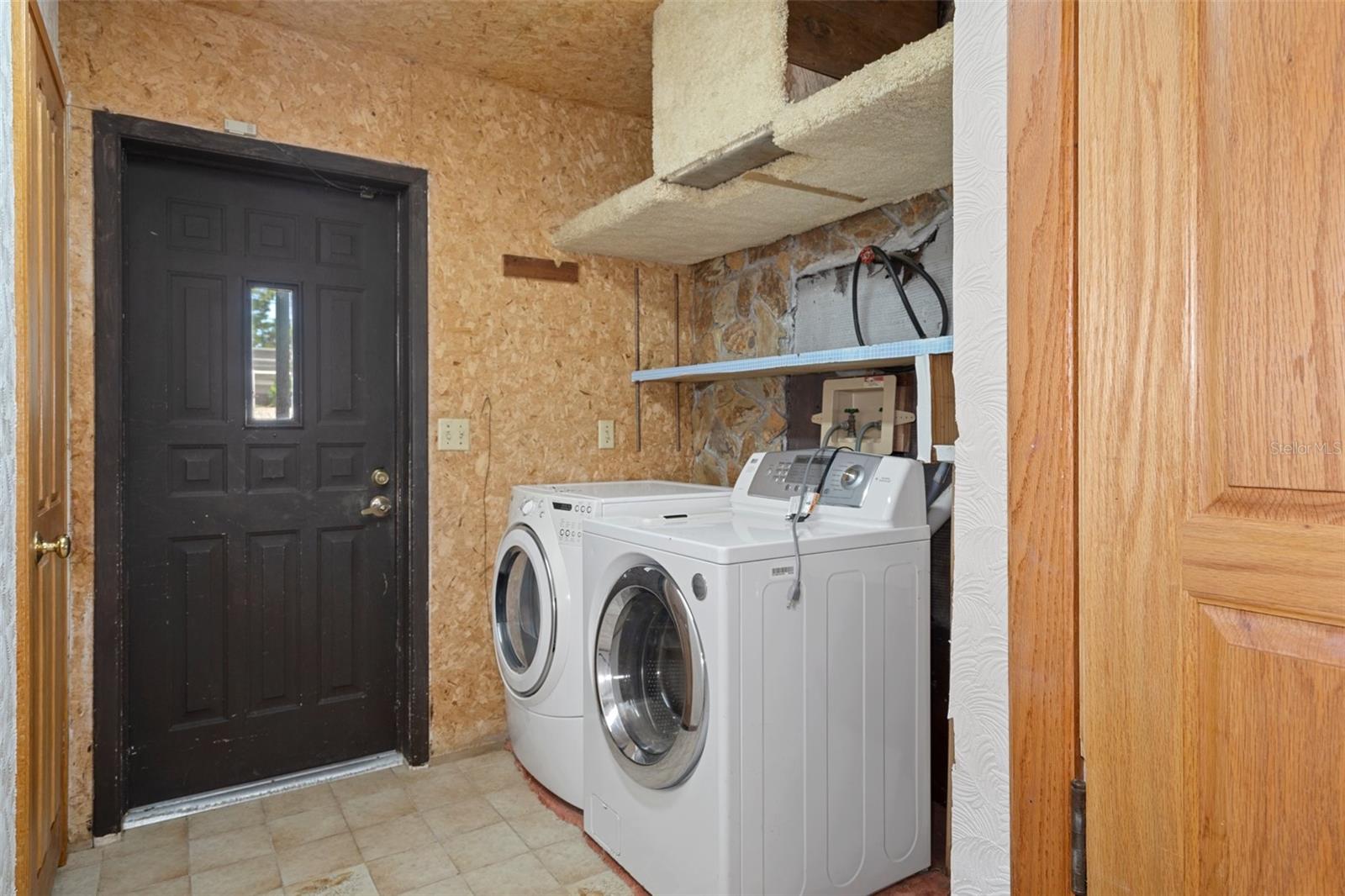 Laundry room across from utility room - 1st floor