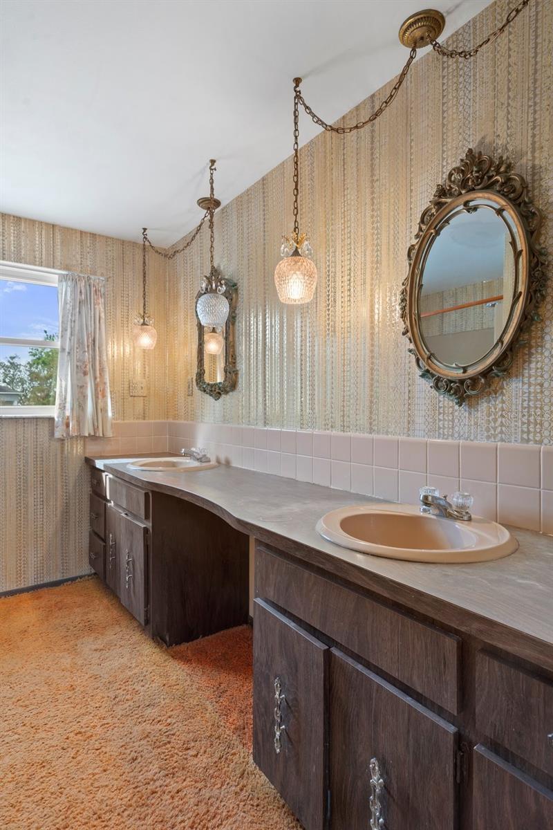 double sink vanity in pirmary suite