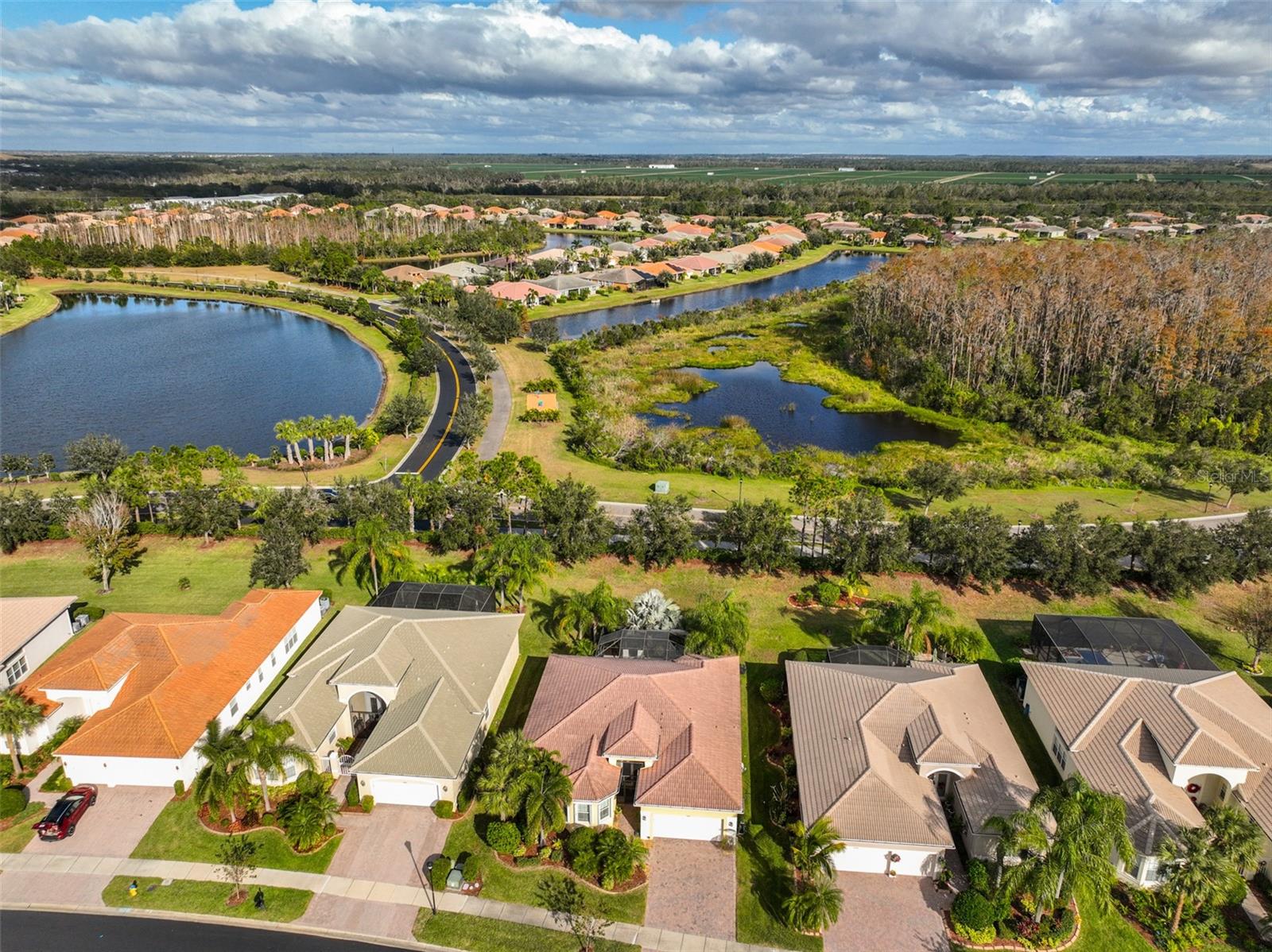 Beautiful Valencia Lakes