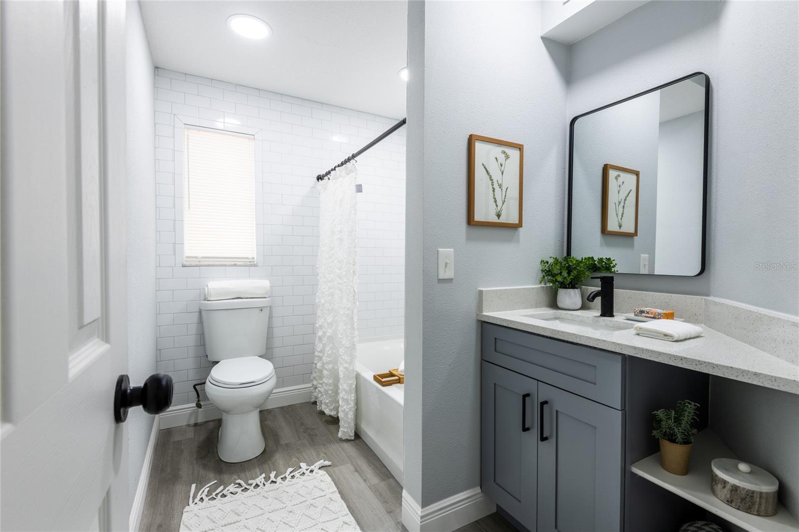 Downstairs full bathroom.