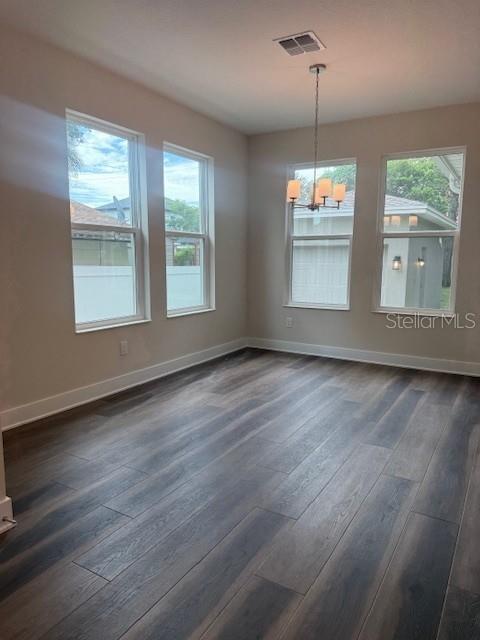 Tons of natural lighting - Dining room