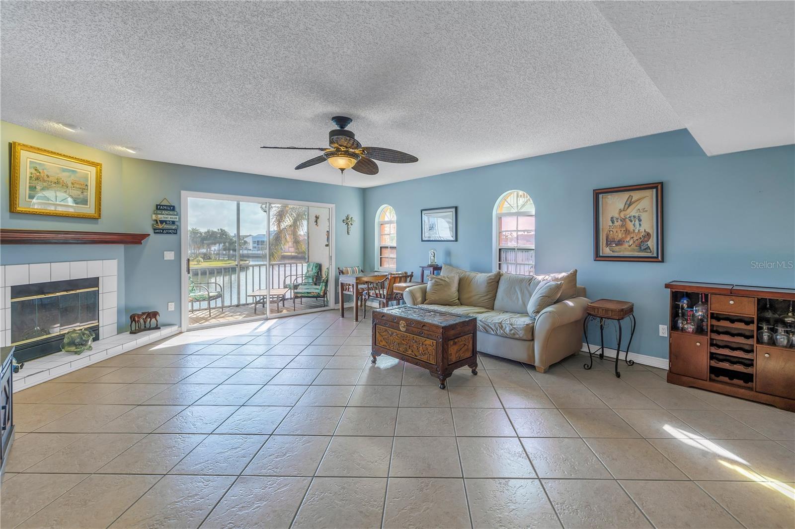 Living Room/Dining Room