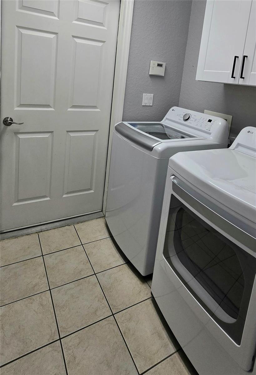 Laundry room between garage and kitchen