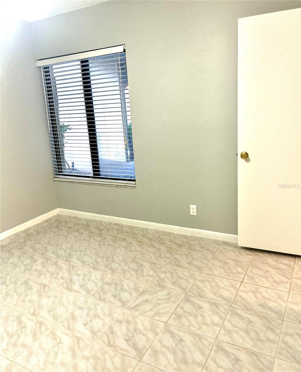 Guest bedroom with garden view