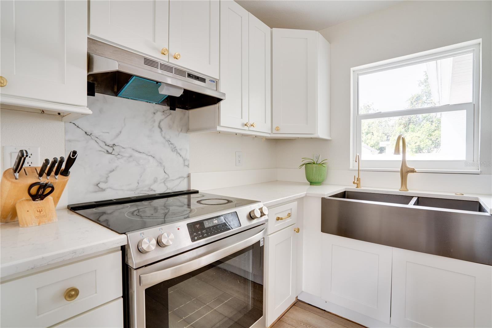 Farmhouse sink