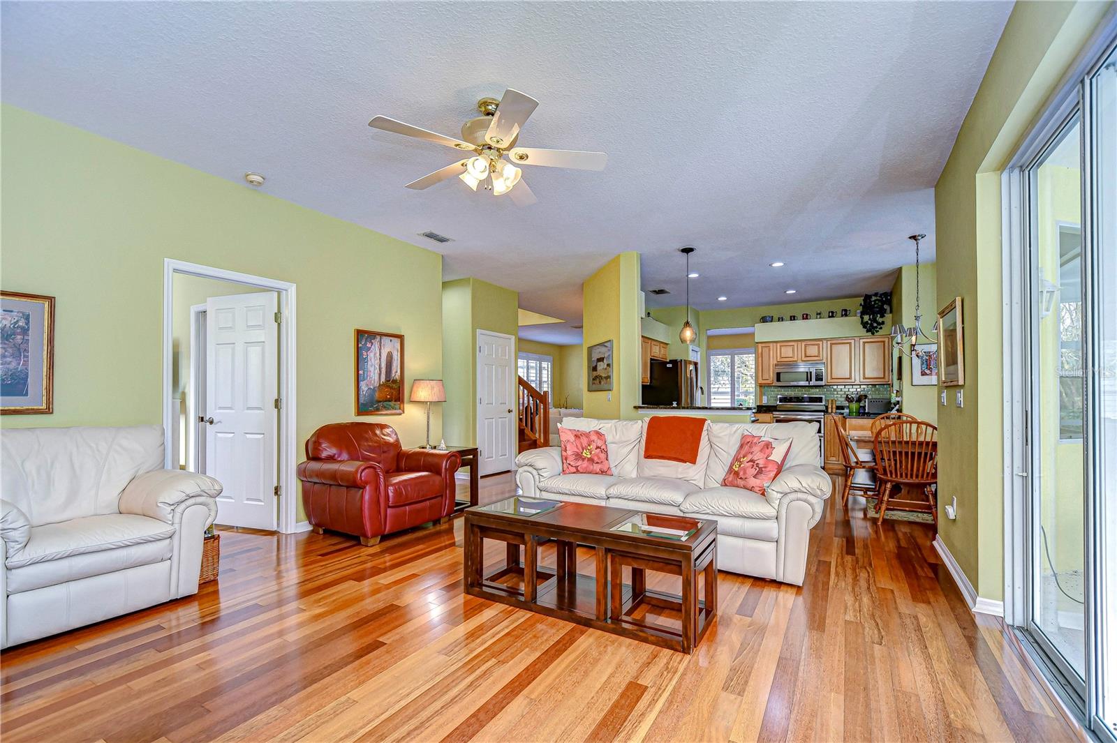 Living room with plenty of area to relax or entertain!