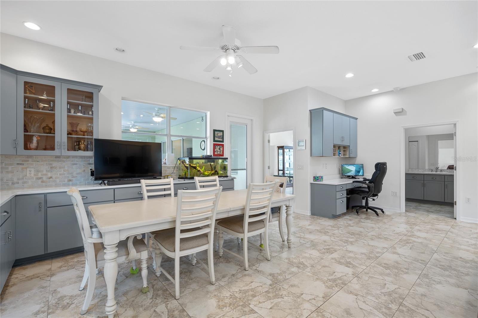 Kitchen / Dining Area