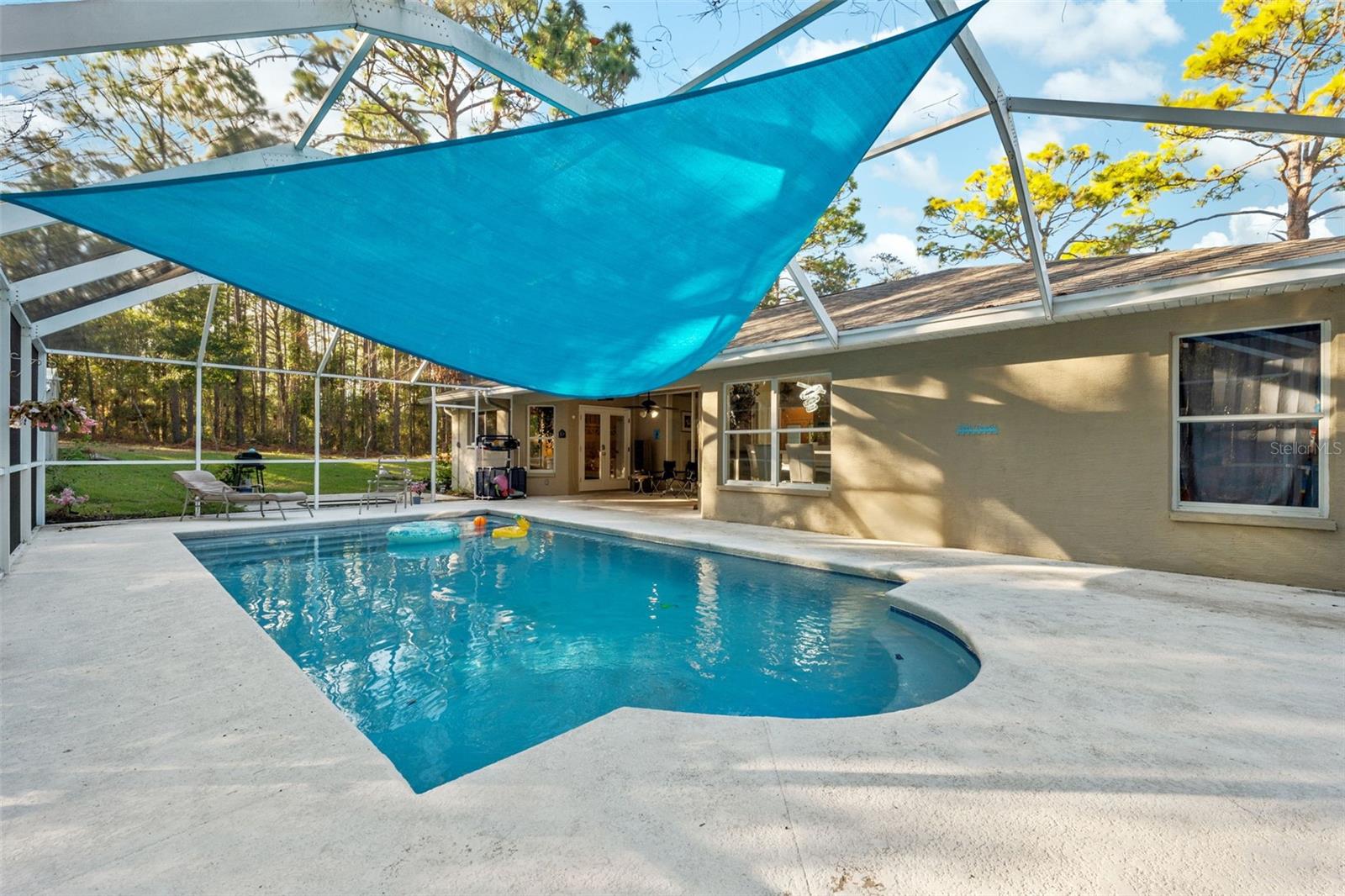 Pool/Porch