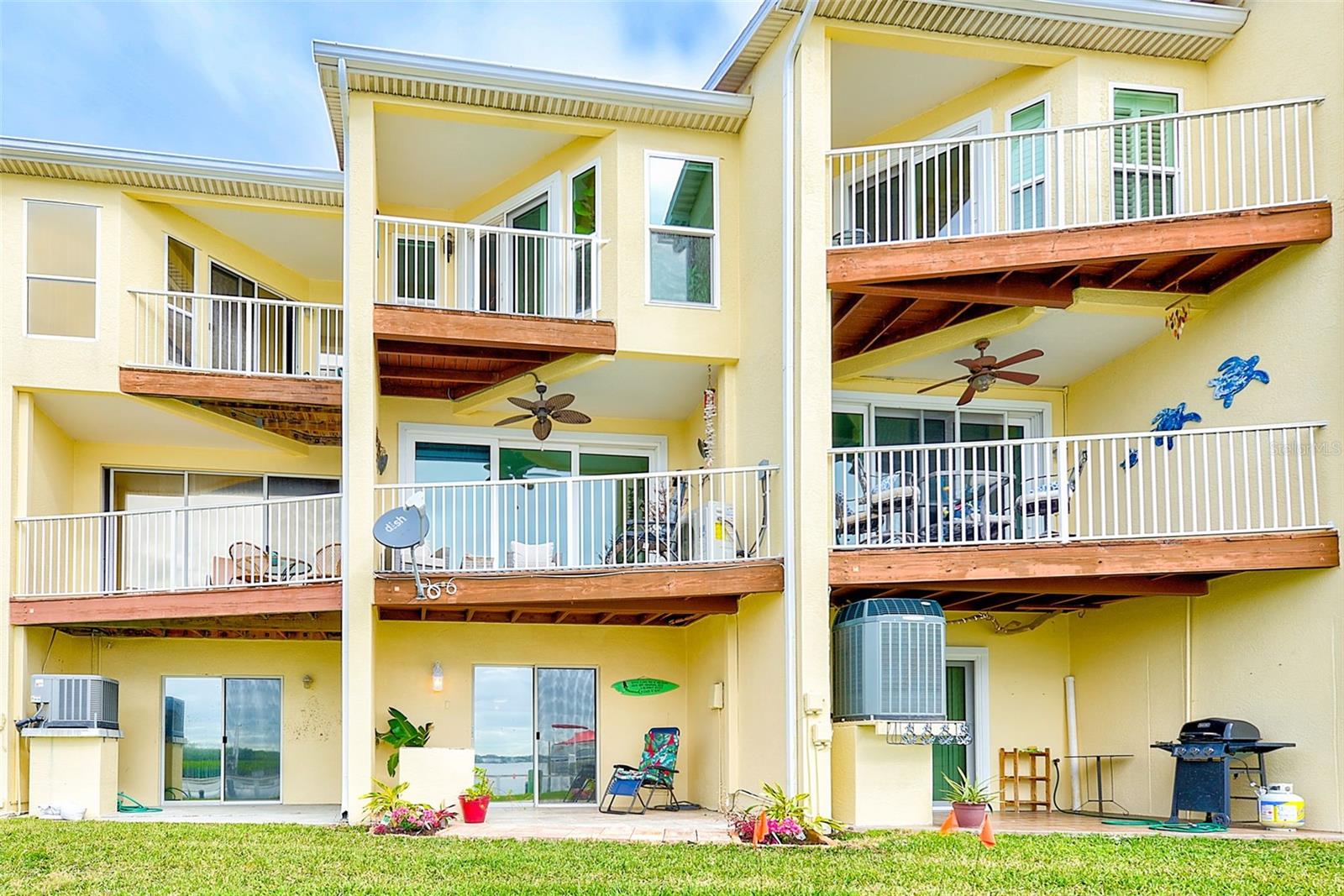 View of back of townhouse