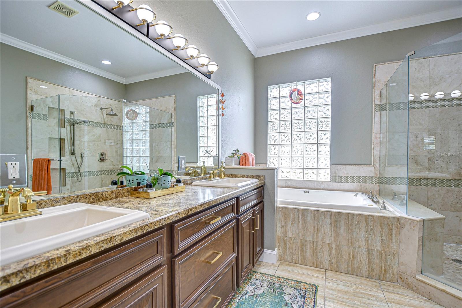 En-suite bath features gorgeous granite countertops!