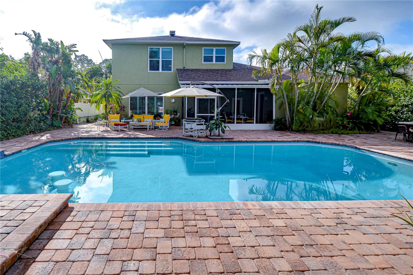 Gorgeous oversized solar heated, saltwater pool!